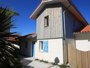 Well-kept holiday home with a terrace, 150 m. from the beach